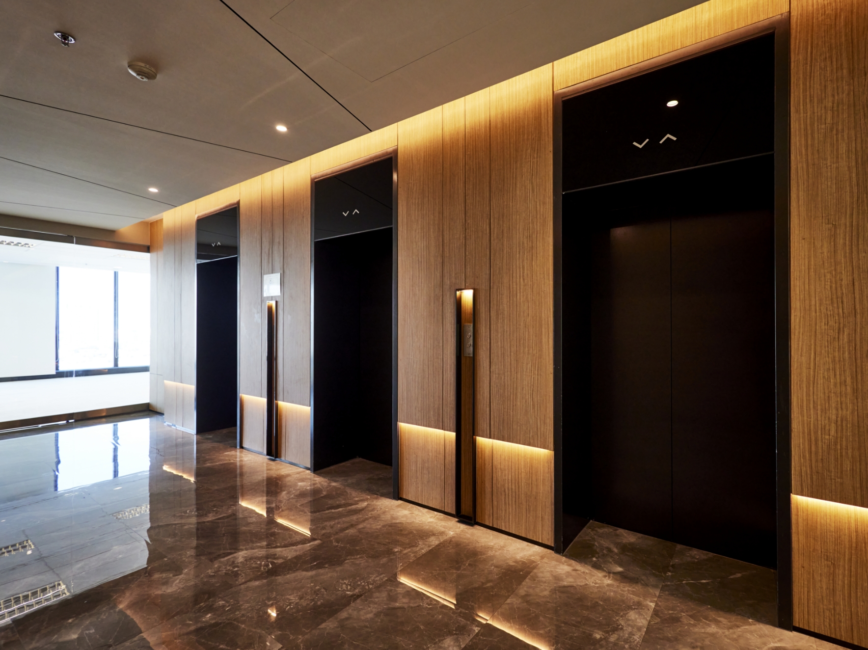 Pipatanasin_Foyer lift